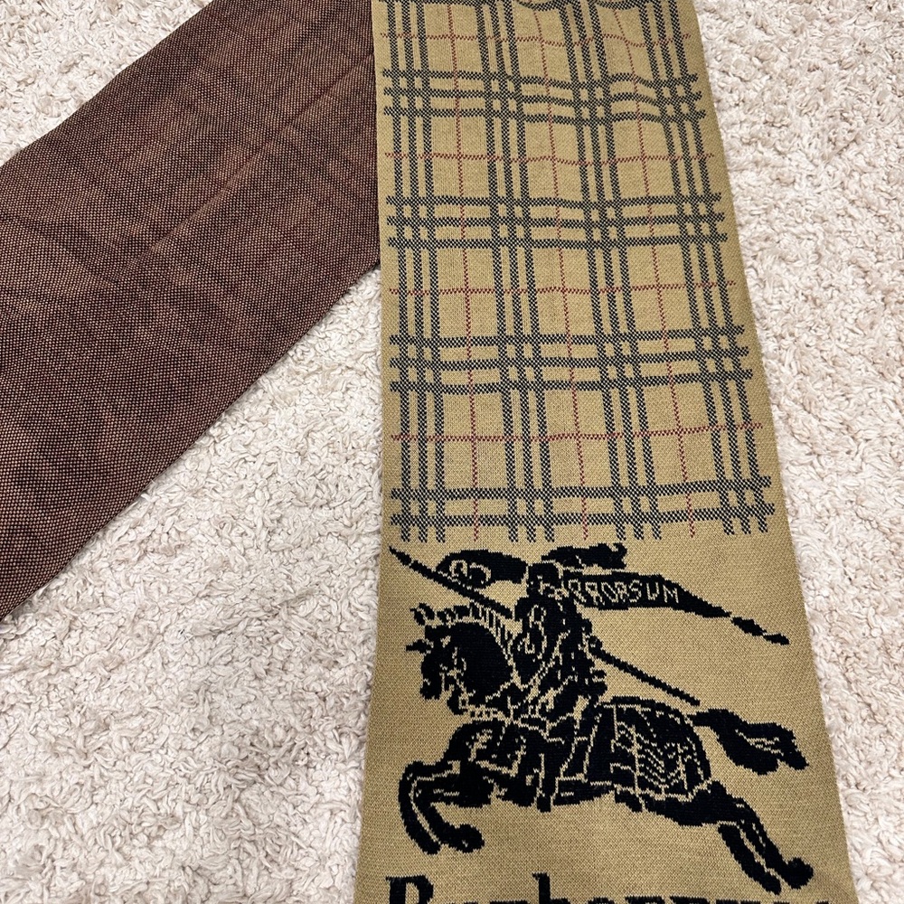 Vintage Burberrys Logo & Check Scarf – Knight Equestrian Design